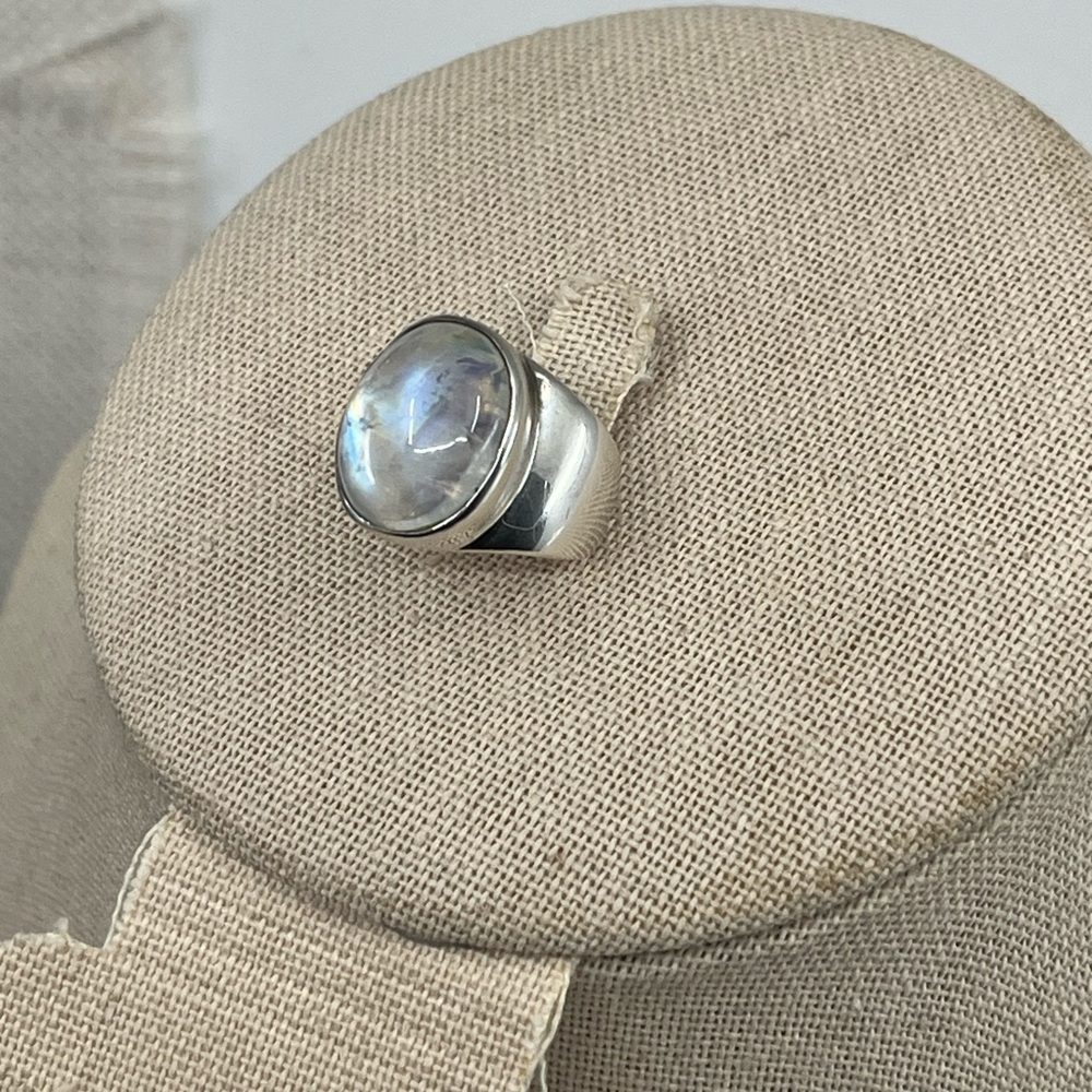 Vintage Sterling Silver Rainbow Moonstone Ring – Size 5 – Bold Artisan Design - Picture 5 of 17